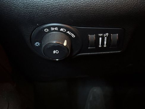 Used 2025 Jeep Compass Trailhawk AWD/4WD image 37