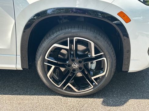 New 2026 Volkswagen Tiguan SEL R-Line AWD/4WD image 12