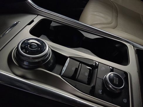 Used 2020 Ford Explorer Platinum w/ Premium Technology Package image 26