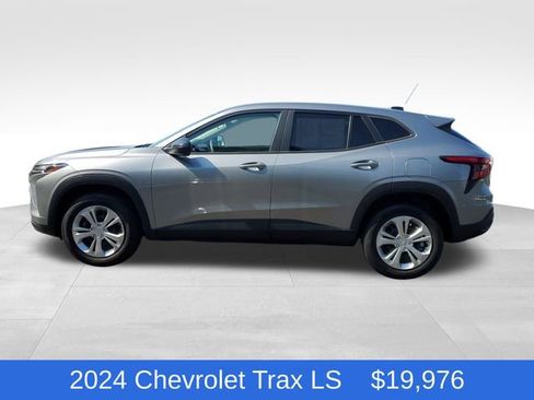 Certified 2024 Chevrolet Trax LS FWD image 2