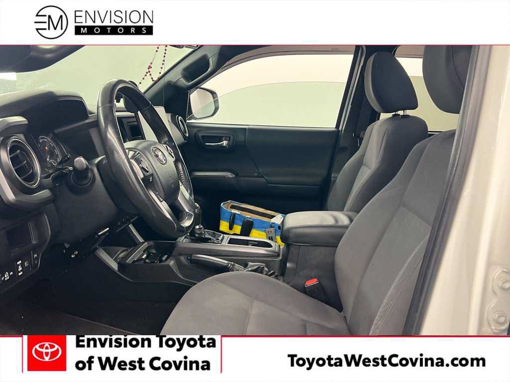 Used 2018 Toyota Tacoma TRD Sport w/ Technology Package RWD image 9