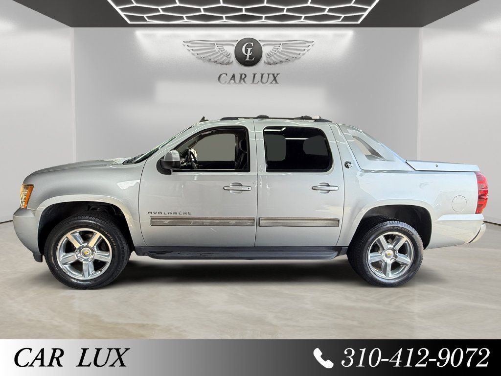 Used 2013 Chevrolet Avalanche LS RWD image 2