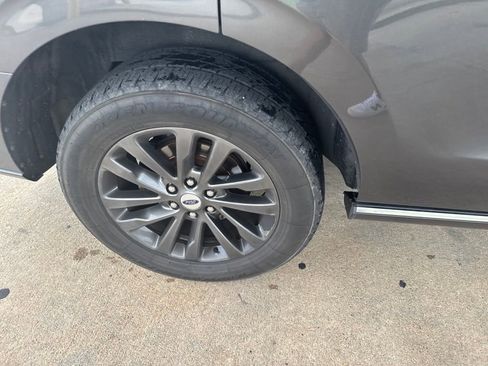 Used 2019 Ford Expedition Limited w/ Equipment Group 301A RWD image 19