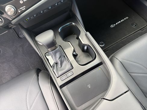 Used 2025 Lexus ES 300h w/ Technology Package image 17