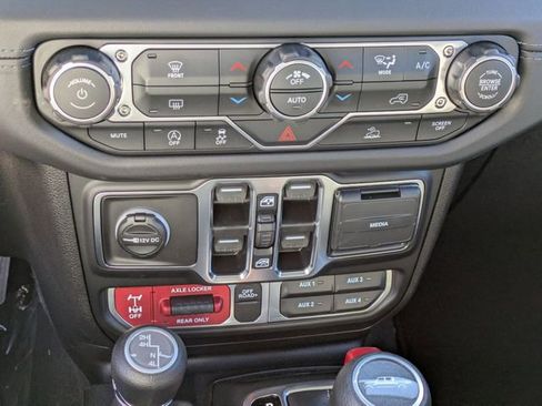 New 2026 Jeep Gladiator Mojave w/ Technology Group image 22