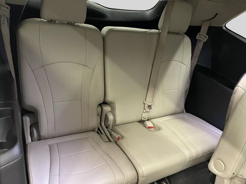 Used 2019 Buick Enclave Essence AWD/4WD image 10