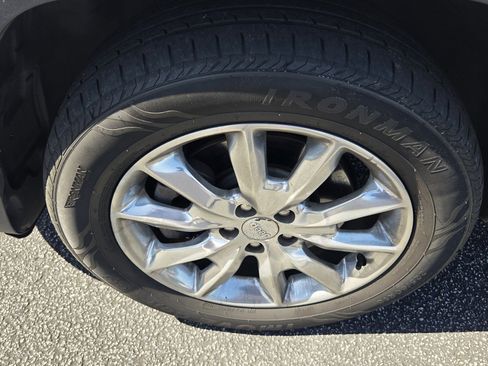 Used 2015 Jeep Cherokee Limited image 9