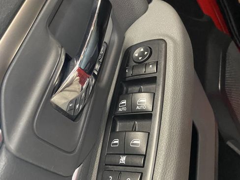 Used 2017 RAM 1500 Classic SLT AWD/4WD image 9