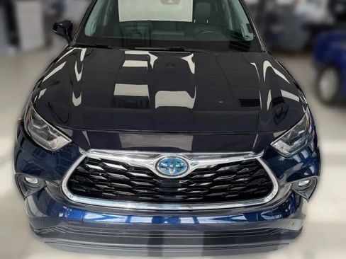 Used 2021 Toyota Highlander Limited image 2