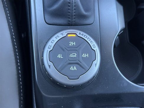 New 2025 Ford Bronco Outer Banks w/ Sasquatch Package image 9