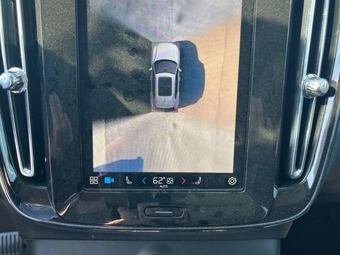 Certified 2025 Volvo XC40 B5 Plus AWD/4WD image 13