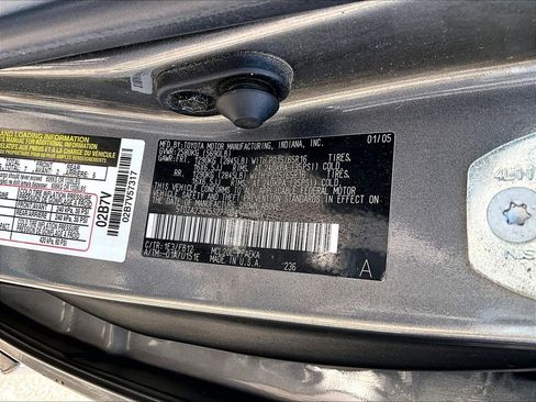 Used 2005 Toyota Sienna LE w/ LE Pkg 1 FWD image 36