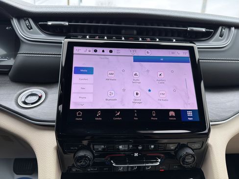 Certified 2025 Jeep Grand Cherokee L Limited w/ Luxury Tech Group II image 29