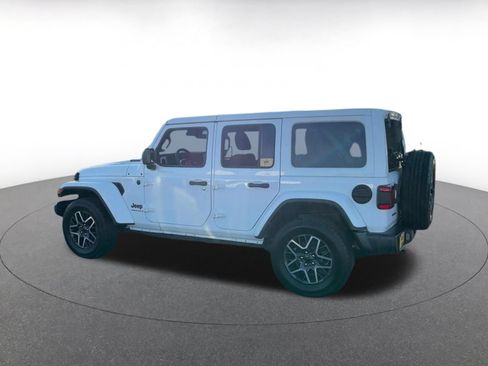 Used 2025 Jeep Wrangler Unlimited Sahara AWD/4WD image 10