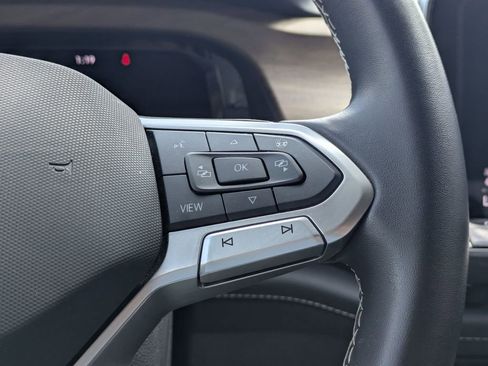 Used 2025 Volkswagen Atlas SE image 23