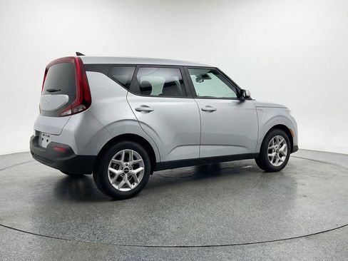 Used 2025 Kia Soul LX w/ LX Technology Package FWD image 9
