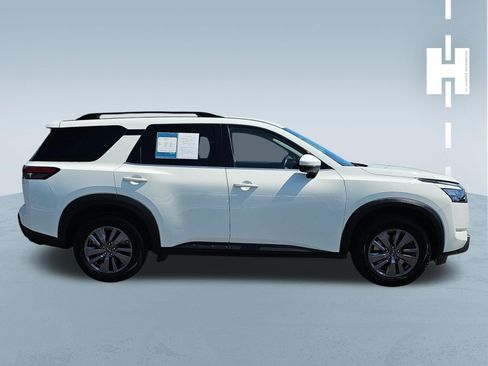 Used 2023 Nissan Pathfinder SV FWD image 3