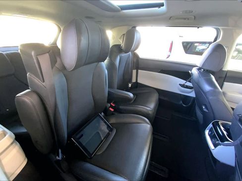 Used 2022 Kia Carnival SX Prestige image 19