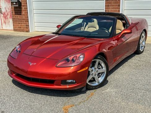 Used 2006 Chevrolet Corvette Coupe w/ Preferred Equipment Group RWD image 11