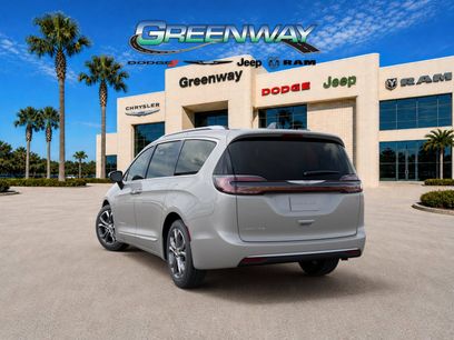 New 2026 Chrysler Pacifica Pinnacle