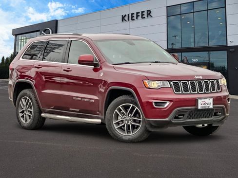 Used 2020 Jeep Grand Cherokee Laredo w/ 18" Wheel & 8.4" Radio Group image 2