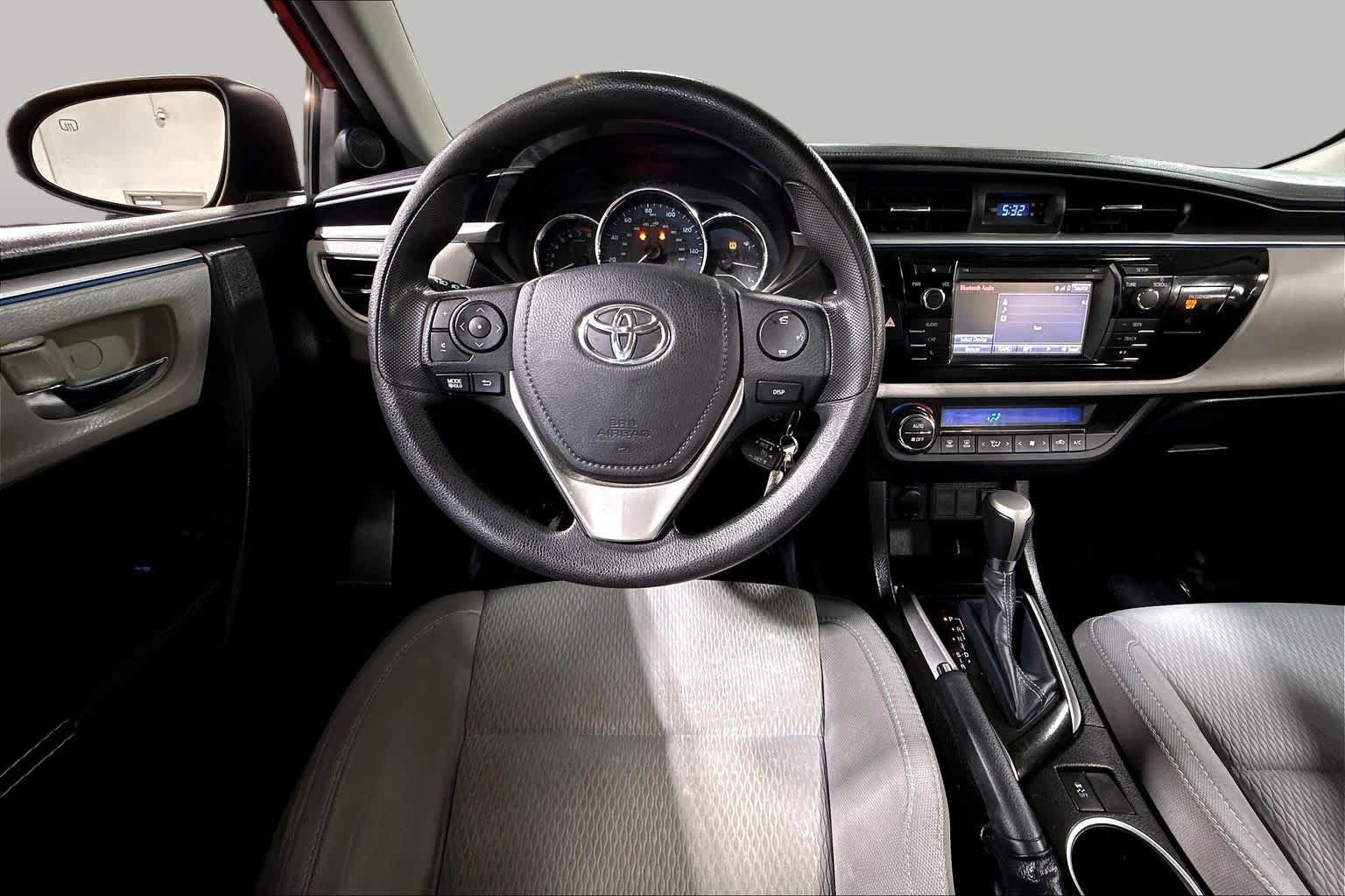 Used 2015 Toyota Corolla LE FWD image 5