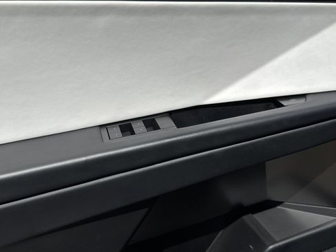 Used 2024 Tesla Cybertruck AWD Crew Cab image 11