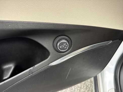 Used 2020 Buick Enclave Essence FWD image 16