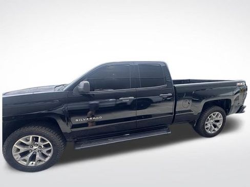 Used 2017 Chevrolet Silverado 1500 Custom w/ Custom Convenience Package RWD image 12