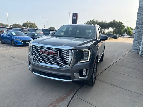 Used 2022 GMC Yukon Denali RWD image 2