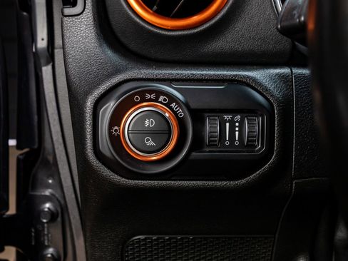 Used 2021 Jeep Gladiator Overland AWD/4WD image 21