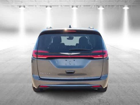 Certified 2022 Chrysler Pacifica Touring-L FWD image 7