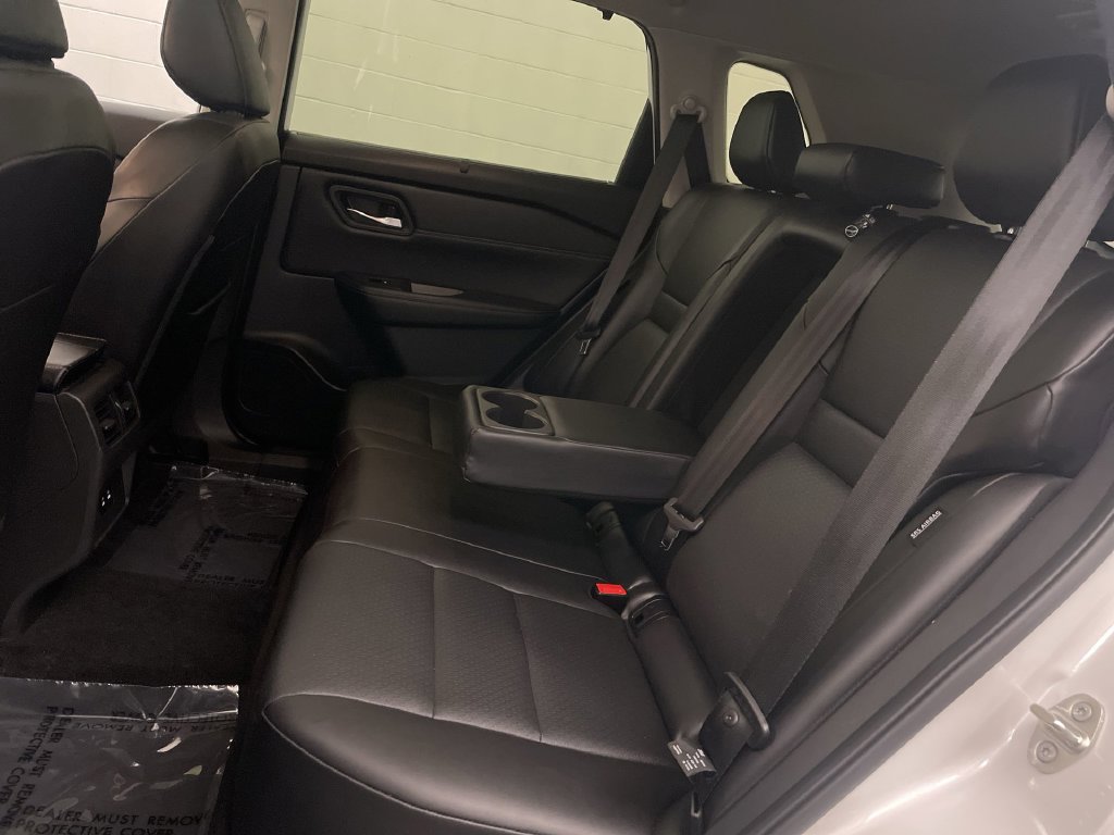 Used 2024 Nissan Rogue SV w/ SV Premium Package AWD/4WD image 18