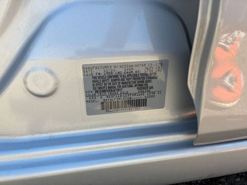 Used 2025 Nissan Versa SV FWD image 27