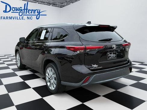 Used 2021 Toyota Highlander Limited FWD image 3