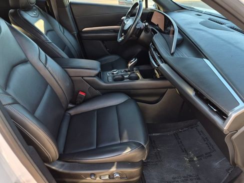 Used 2024 Cadillac XT4 Premium Luxury AWD/4WD image 38