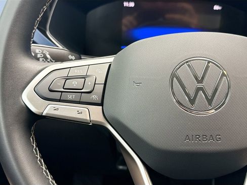 Certified 2024 Volkswagen Taos SE image 11