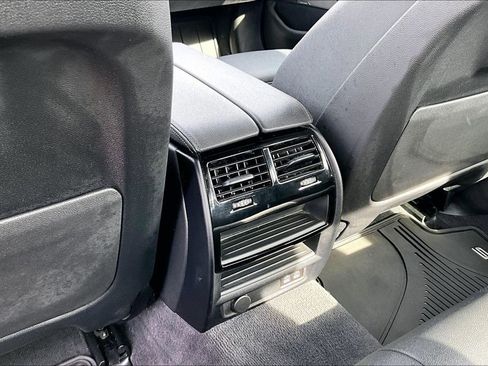 Used 2021 BMW 530i xDrive w/ Premium Package image 10