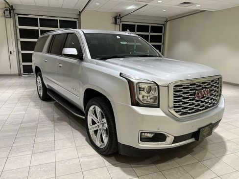 Used 2020 GMC Yukon XL Denali w/ Open Road Package RWD image 7