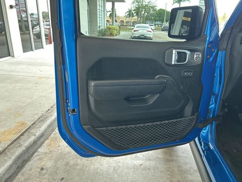 Used 2022 Jeep Gladiator Willys image 37