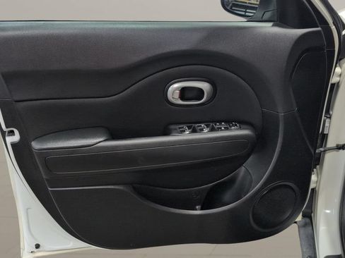 Used 2017 Kia Soul + w/ Designer's Package FWD image 7