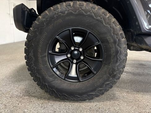 Used 2018 Jeep Wrangler Unlimited Sahara AWD/4WD image 26