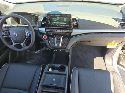 New 2026 Honda Odyssey Touring image 17