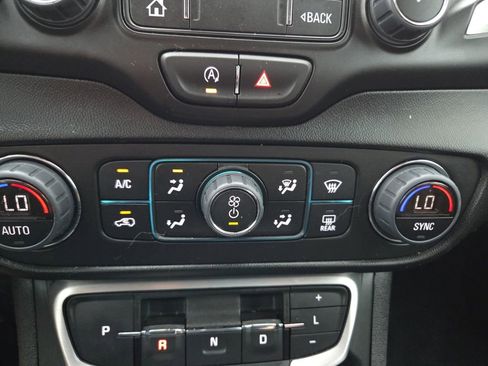 Used 2024 GMC Terrain SLT AWD/4WD image 26