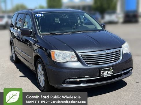 Used 2014 Chrysler Town & Country Touring FWD image 1