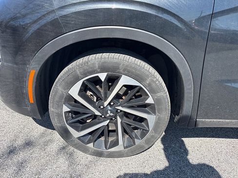 Used 2022 Mitsubishi Outlander SE image 18