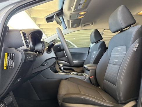 Used 2022 Kia Sportage LX w/ LX FWD Value Edition Package image 9