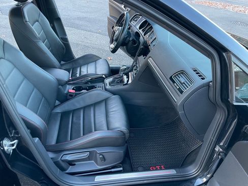 Used 2019 Volkswagen GTI SE w/ SE Experience Package image 12
