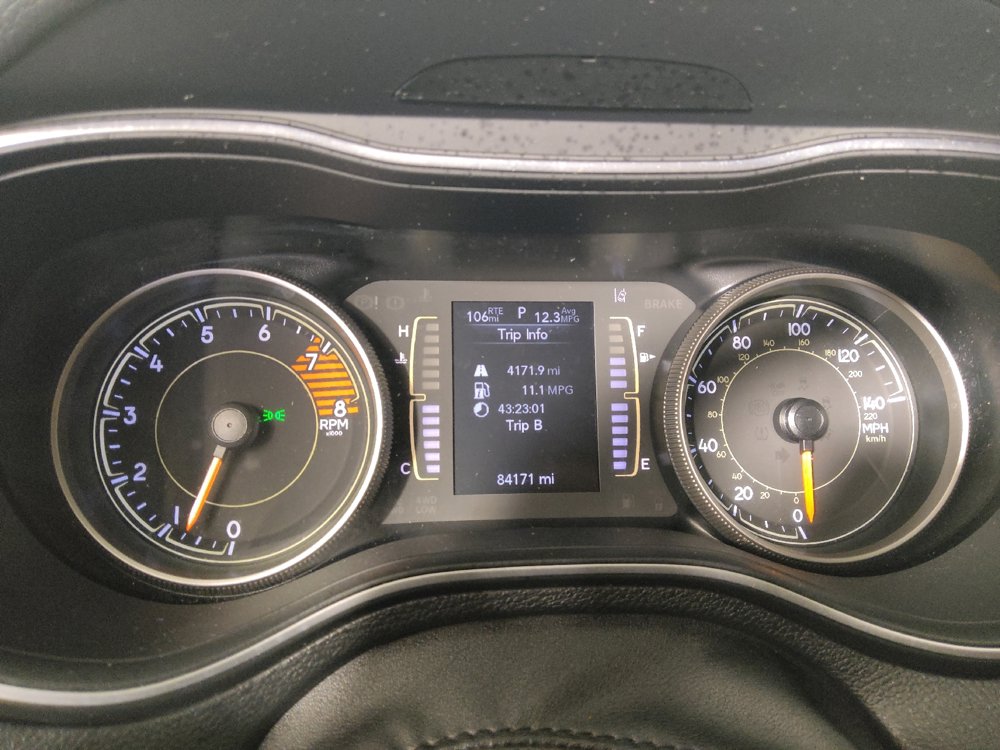 Used 2021 Jeep Cherokee Latitude Lux w/ Sun & Sound Group AWD/4WD image 23
