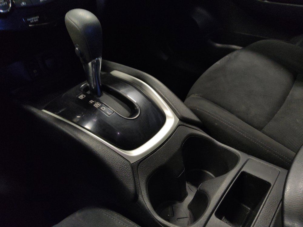 Used 2016 Nissan Rogue SV FWD image 26